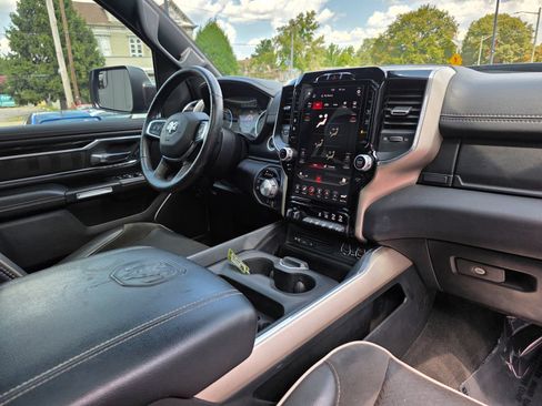 Used 2019 RAM 1500 Laramie w/ Sport Appearance Package AWD/4WD image 38