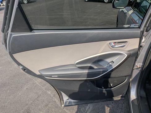 Used 2017 Hyundai Santa Fe SE AWD/4WD image 25