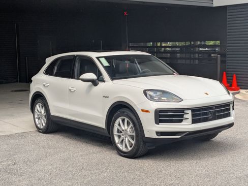 Used 2025 Porsche Cayenne E-Hybrid image 7