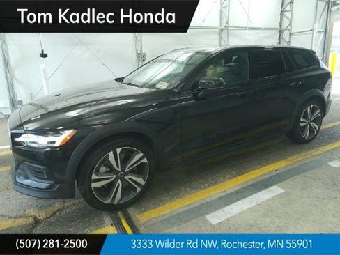 Used 2025 Volvo V60 B5 Cross Country Plus AWD/4WD image 1