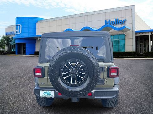 Used 2025 Jeep Wrangler Sport AWD/4WD image 5