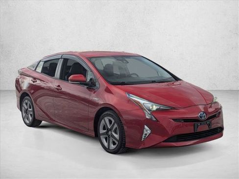 Used 2018 Toyota Prius Four Touring image 3