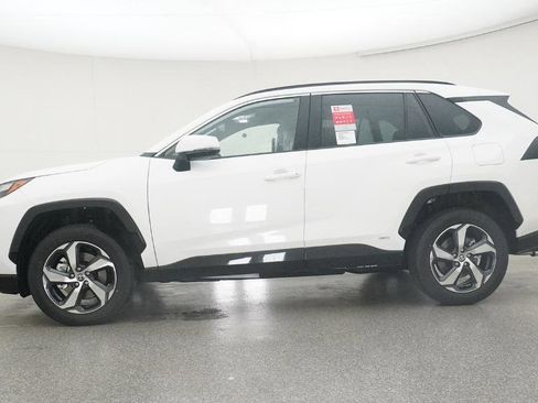 New 2025 Toyota RAV4 SE image 10