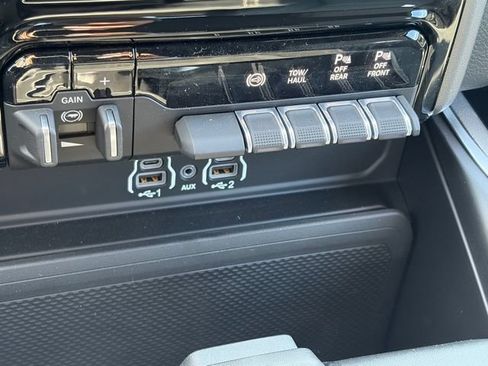 New 2026 RAM 3500 Big Horn AWD/4WD image 21