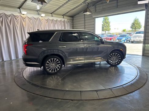 Used 2023 Hyundai Palisade Calligraphy w/ Winter Package AWD/4WD image 4