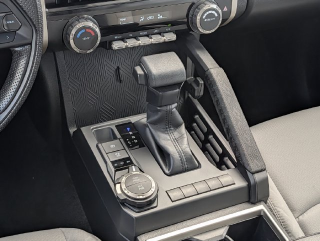 Used 2025 Toyota Tacoma SR5 AWD/4WD image 14