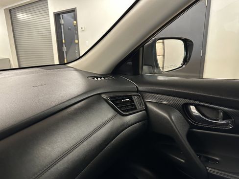 Used 2018 Nissan Rogue SL image 55