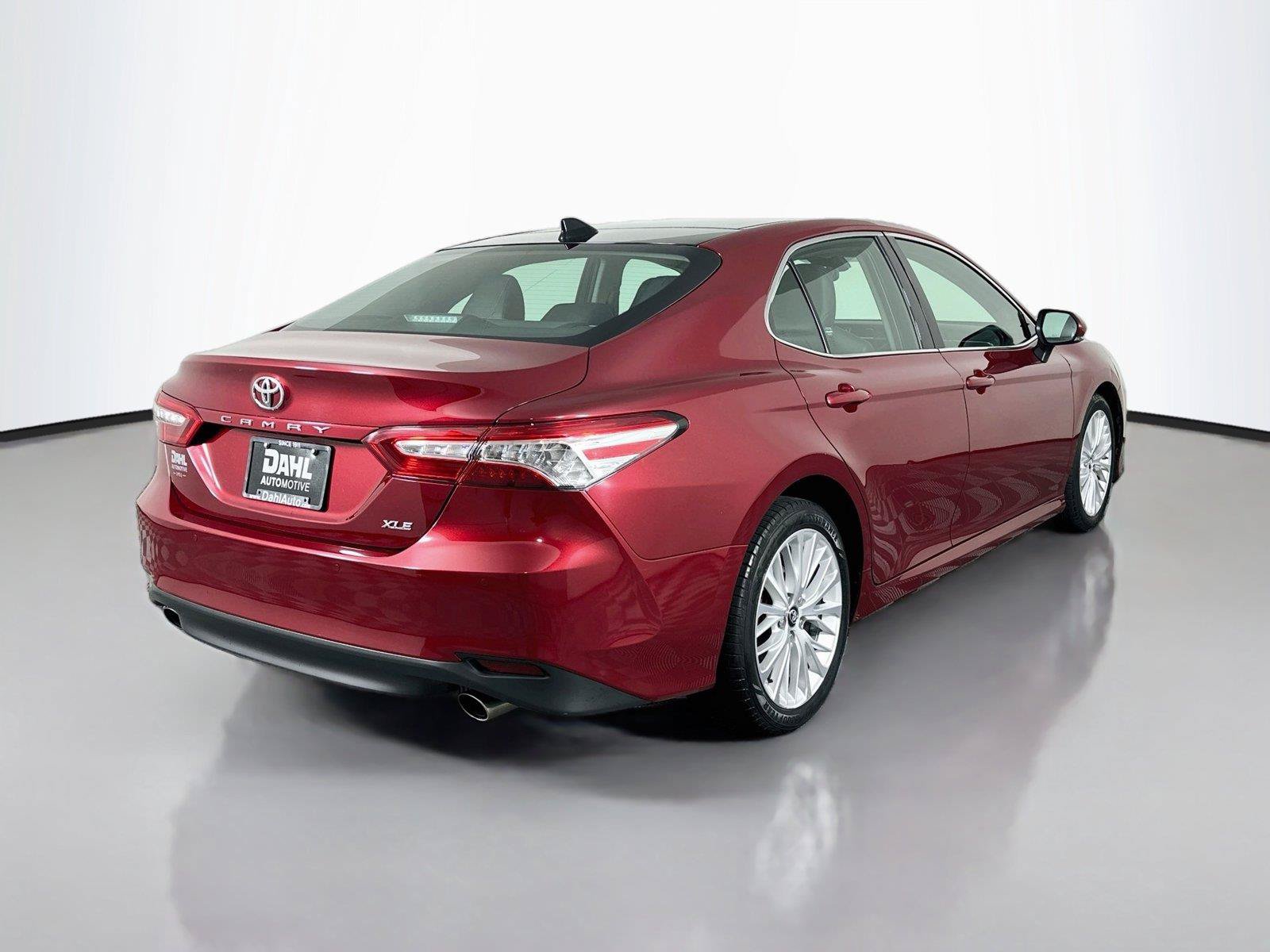 Used 2018 Toyota Camry XLE FWD image 7