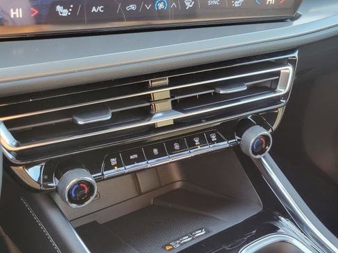 New 2026 Chevrolet Traverse LT image 18