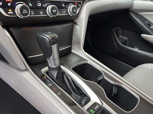 Used 2018 Honda Accord Touring image 25