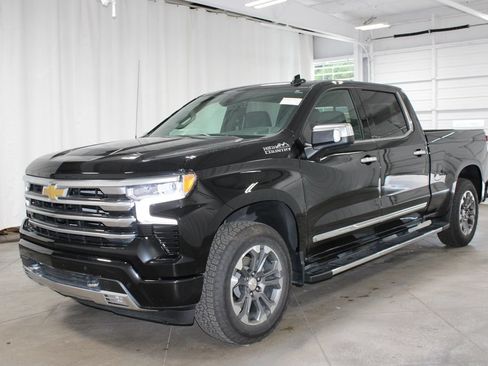Used 2025 Chevrolet Silverado 1500 High Country AWD/4WD image 4