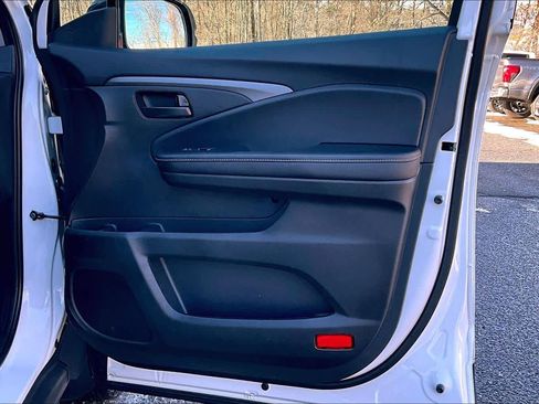 Used 2025 Honda Ridgeline Sport image 20