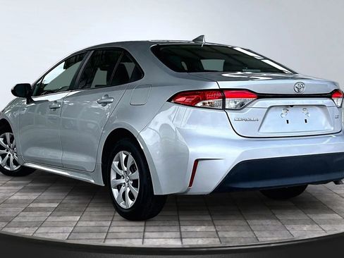 Used 2023 Toyota Corolla LE FWD image 4
