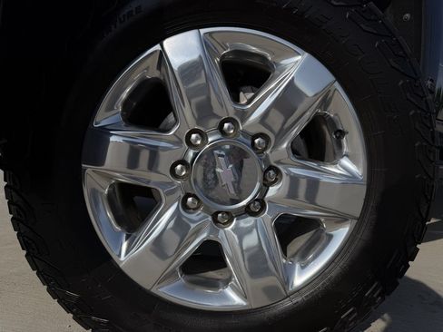 Used 2020 Chevrolet Silverado 2500 LTZ w/ LTZ Premium Package AWD/4WD image 9