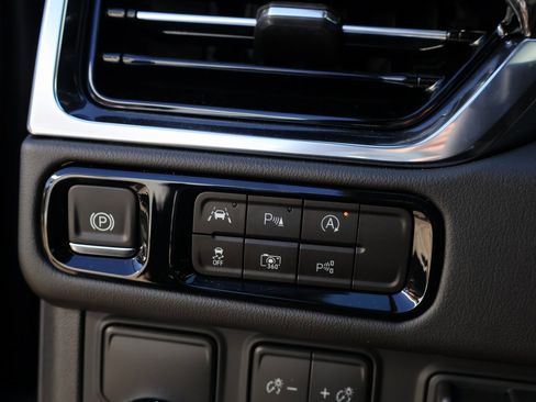 New 2025 GMC Yukon Elevation image 45