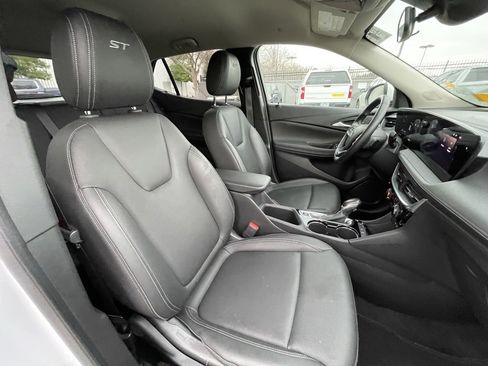 Used 2024 Buick Encore GX Sport Touring image 32