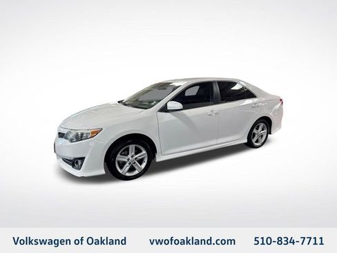 Used 2014 Toyota Camry SE FWD image 1