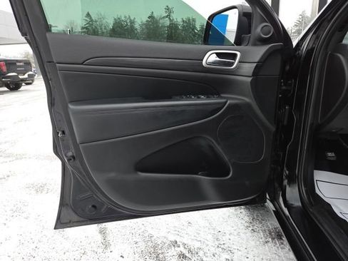 Used 2020 Jeep Grand Cherokee Altitude image 23