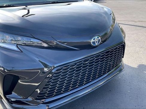Used 2025 Toyota Sienna XSE image 31