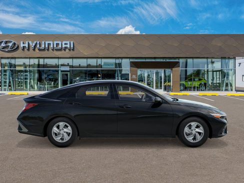 New 2026 Hyundai Elantra SE FWD image 7