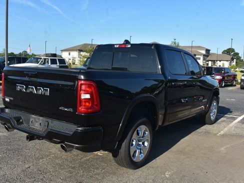 Used 2025 RAM 1500 Big Horn AWD/4WD image 5