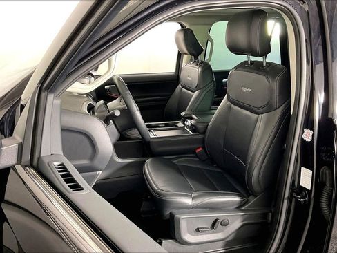 Used 2025 Ford Expedition Platinum image 37