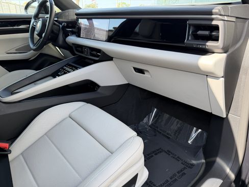 Used 2024 Porsche Macan 4 Electric image 17