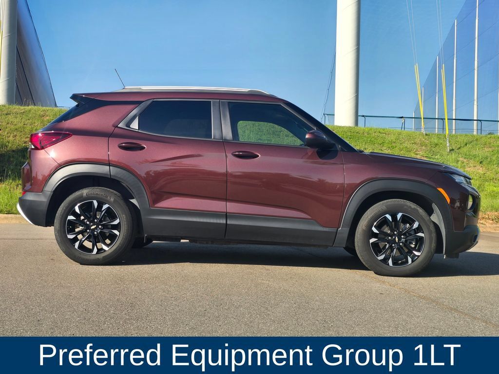Used 2023 Chevrolet TrailBlazer LT w/ Convenience Package FWD image 2
