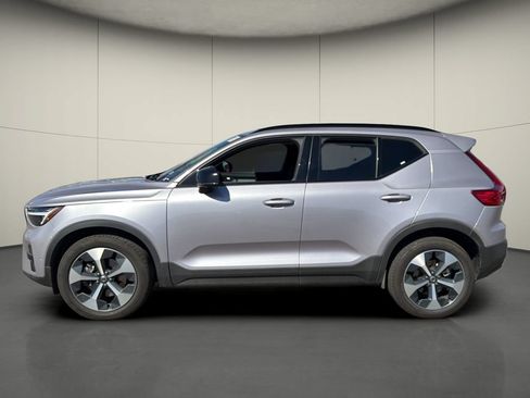 Used 2026 Volvo XC40 B5 Plus AWD/4WD image 4