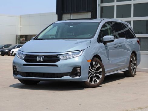 Used 2025 Honda Odyssey Elite image 3