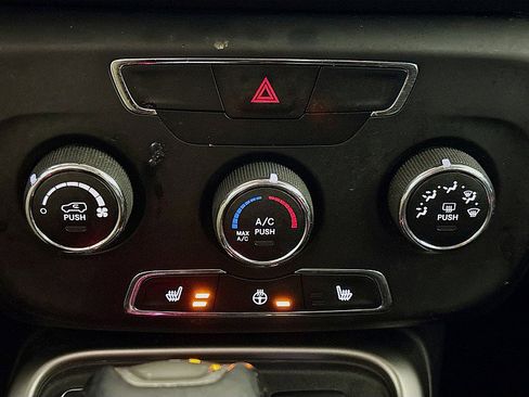 Used 2017 Jeep Compass Latitude w/ Cold Weather Group image 16