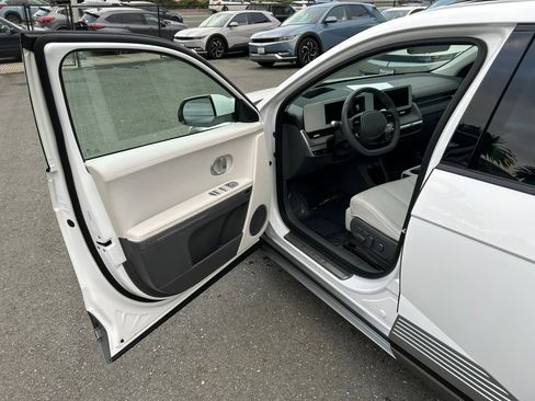 Used 2024 Hyundai Ioniq 5 Limited image 9