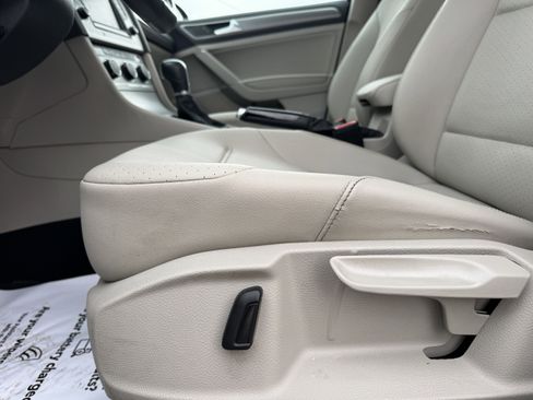 Used 2016 Volkswagen Golf Limited Edition image 12