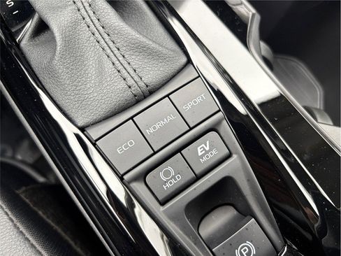 Used 2025 Toyota Camry XLE image 31