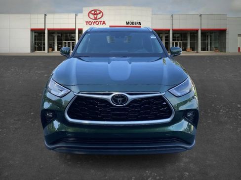 Certified 2025 Toyota Highlander XLE AWD/4WD image 2