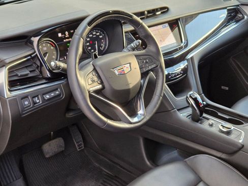 Used 2023 Cadillac XT6 Premium Luxury w/ Technology Package FWD image 10