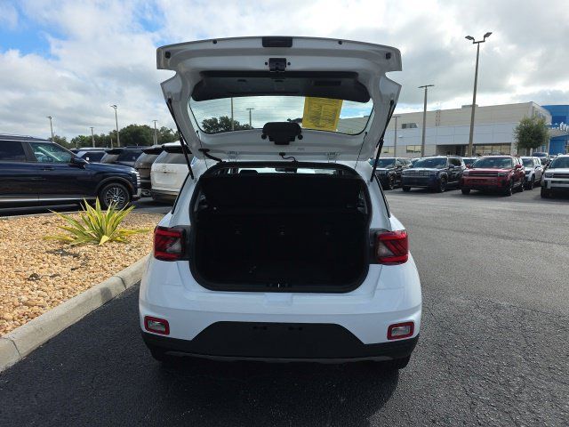 Certified 2022 Hyundai Venue SEL FWD image 23