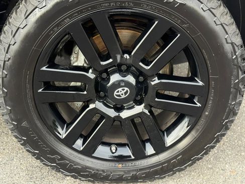 Used 2021 Toyota 4Runner Limited image 9