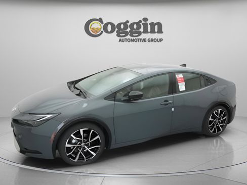 New 2026 Toyota Prius Plug-In Hybrid image 4