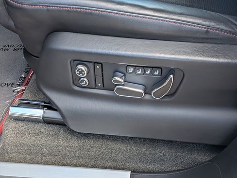 Used 2020 Bentley Bentayga AWD/4WD image 22