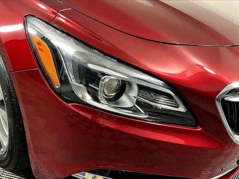 Used 2019 Buick LaCrosse Essence w/ Sun and Shade Package image 33