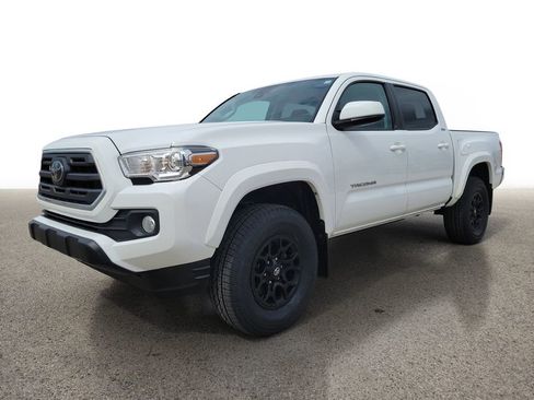 Used 2019 Toyota Tacoma SR5 AWD/4WD image 2