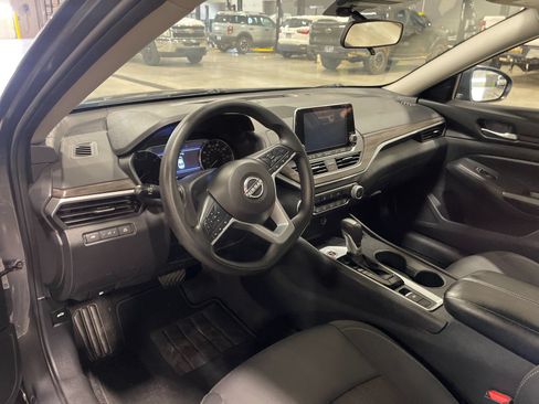 Used 2025 Nissan Altima 2.5 SV AWD/4WD image 11