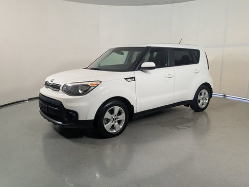 Used 2018 Kia Soul w/ Convenience Package FWD image 3