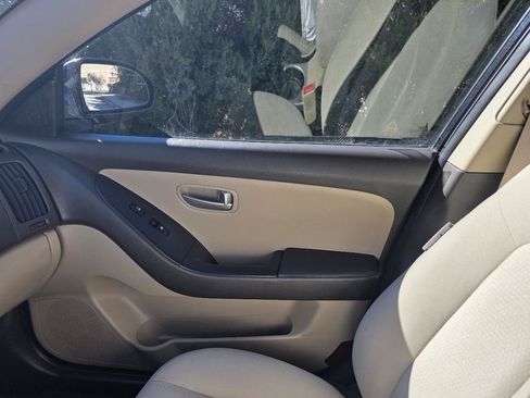 Used 2009 Hyundai Elantra GLS FWD image 16
