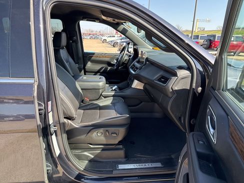 Used 2023 Chevrolet Suburban Premier image 14