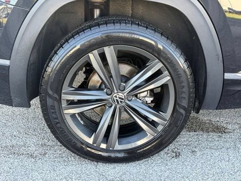 Used 2022 Volkswagen Atlas SEL R-Line AWD/4WD image 12