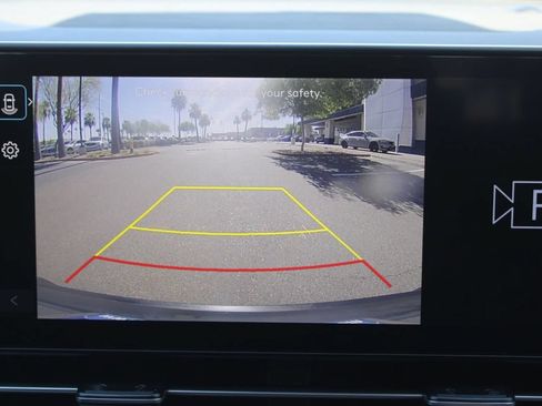 Used 2025 Hyundai Kona SEL FWD image 17