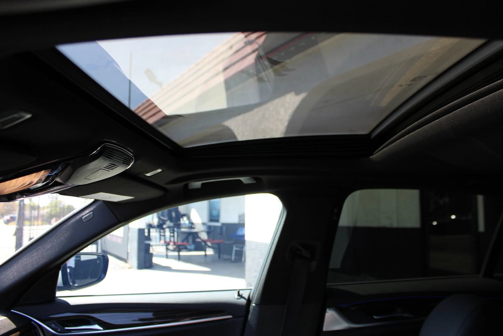 Used 2019 BMW 530e w/ Premium Package RWD image 24