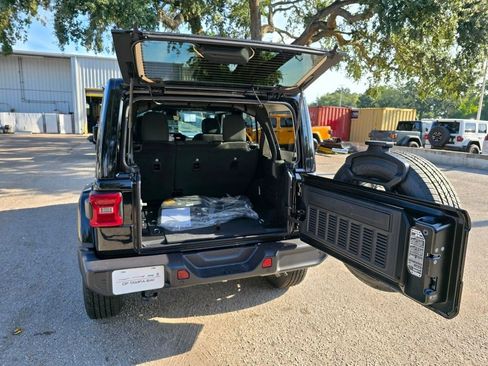 New 2025 Jeep Wrangler Unlimited Sahara w/ Safety Group AWD/4WD image 33